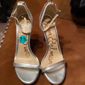 NWT Heeled sandals